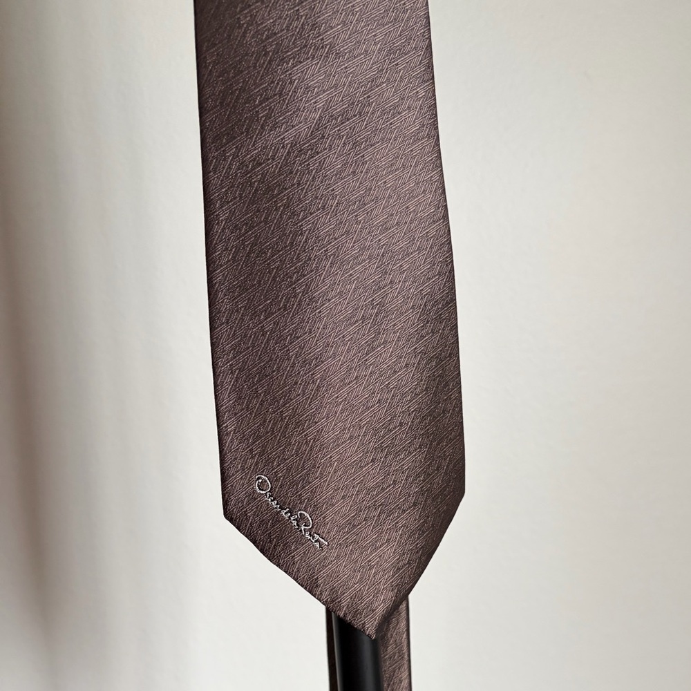 Oscar de la Renta Elegant Brown Tie